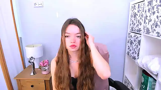 Snapshot of GraceLips chatting on March 19, 6:35 am GraceLips online show from March 19, 6:35 am