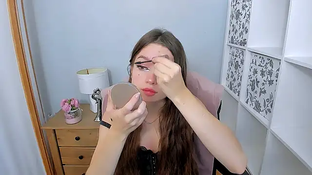 Snapshot of GraceLips chatting on October 5, 5:39 am GraceLips online show from October 5, 5:39 am