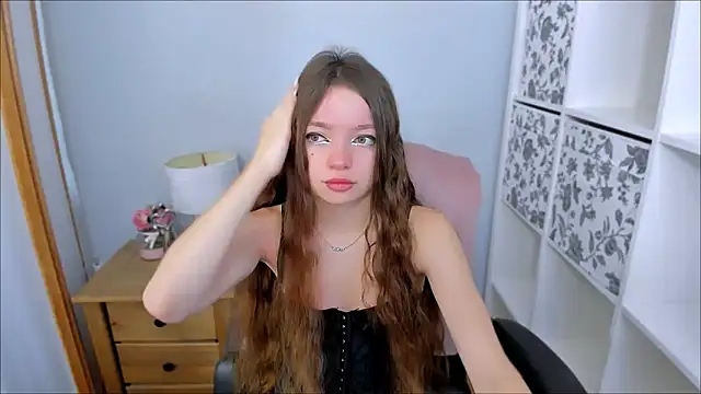 Snapshot of GraceLips chatting on October 18, 5:32 am GraceLips online show from October 18, 5:32 am