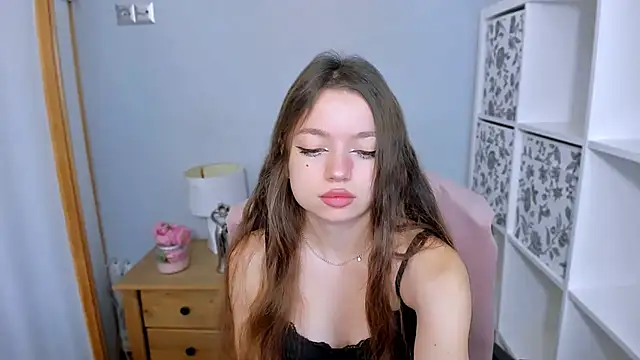 Snapshot of GraceLips chatting on October 31, 6:47 am GraceLips online show from October 31, 6:47 am