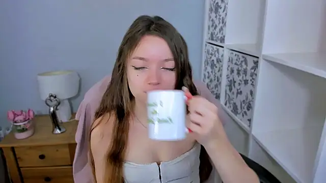 Snapshot of GraceLips chatting on November 1, 6:37 am GraceLips online show from November 1, 6:37 am