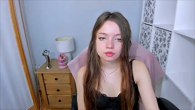 Snapshot of GraceLips chatting on November 3, 6:58 am GraceLips online show from November 3, 6:58 am