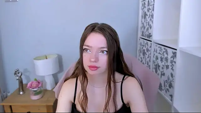 Snapshot of GraceLips chatting on January 16, 6:28 am GraceLips online show from January 16, 6:28 am