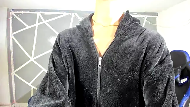 Snapshot of oliverhot2005 chatting on December 13, 8:37 pm oliverhot2005 online show from December 13, 8:37 pm