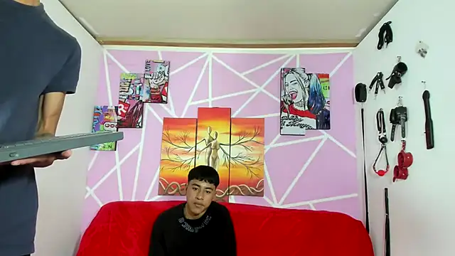 Snapshot of oliverhot2005 chatting on January 9, 6:57 pm oliverhot2005 online show from January 9, 6:57 pm