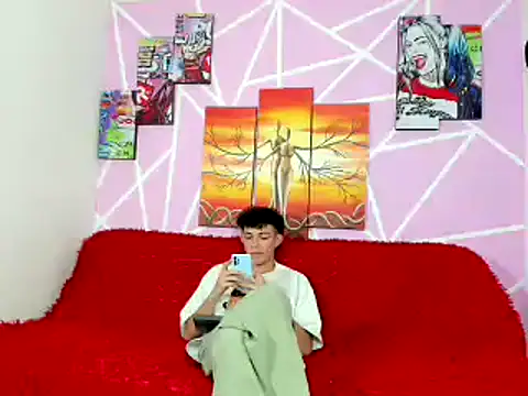 Snapshot of oliverhot2005 chatting on January 16, 8:46 pm oliverhot2005 online show from January 16, 8:46 pm