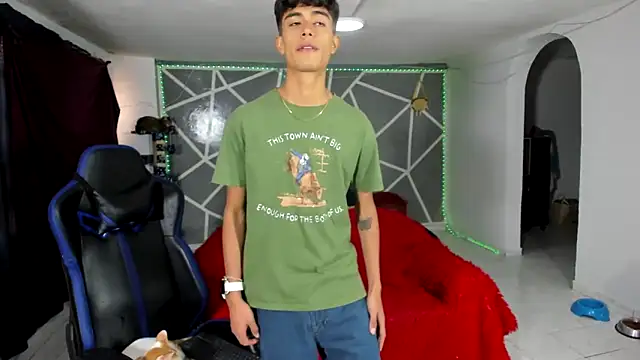 Snapshot of oliverhot2005 chatting on January 31, 6:03 pm oliverhot2005 online show from January 31, 6:03 pm