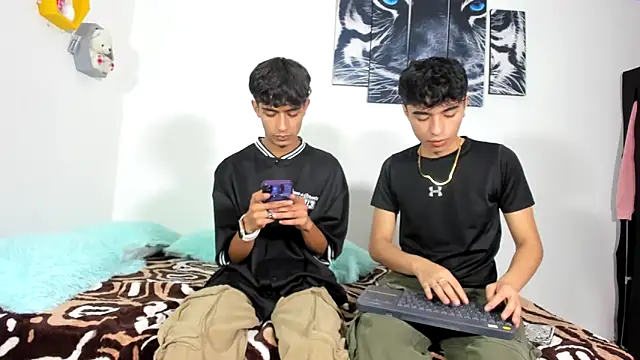 Snapshot of oliverhot2005 chatting on March 18, 4:04 pm oliverhot2005 online show from March 18, 4:04 pm