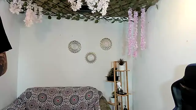 Snapshot of oliverhot2005 chatting on September 19, 8:53 pm oliverhot2005 online show from September 19, 8:53 pm