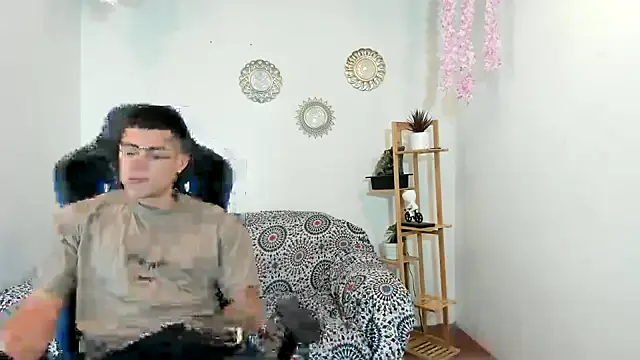 Snapshot of oliverhot2005 chatting on September 20, 8:54 pm oliverhot2005 online show from September 20, 8:54 pm