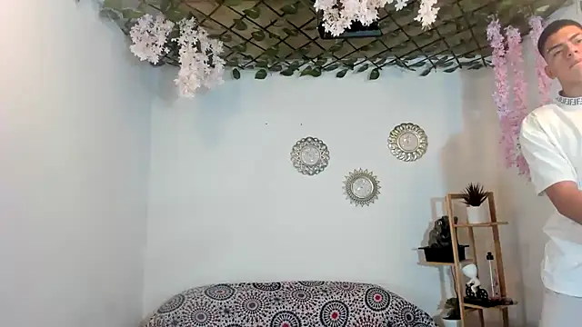 Snapshot of oliverhot2005 chatting on September 22, 9:39 pm oliverhot2005 online show from September 22, 9:39 pm