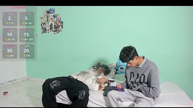 Snapshot of oliverhot2005 chatting on October 28, 7:05 pm oliverhot2005 online show from October 28, 7:05 pm