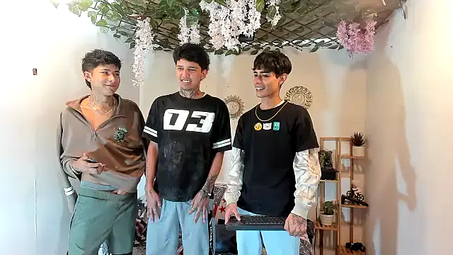 Snapshot of oliverhot2005 chatting on November 9, 2:59 pm oliverhot2005 online show from November 9, 2:59 pm