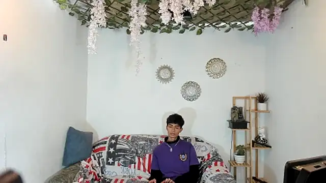 Snapshot of oliverhot2005 chatting on November 14, 1:54 pm oliverhot2005 online show from November 14, 1:54 pm