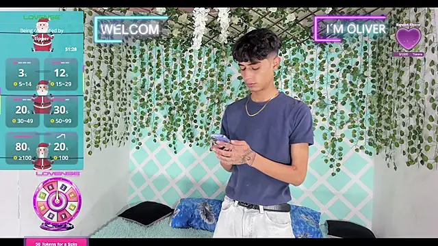 Snapshot of oliverhot2005 chatting on December 17, 3:40 pm oliverhot2005 online show from December 17, 3:40 pm