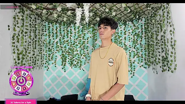 Snapshot of oliverhot2005 chatting on January 5, 8:34 pm oliverhot2005 online show from January 5, 8:34 pm