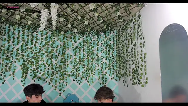 Snapshot of oliverhot2005 chatting on January 12, 1:22 am oliverhot2005 online show from January 12, 1:22 am