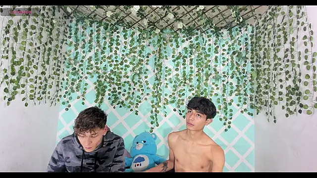 Snapshot of oliverhot2005 chatting on January 13, 1:55 am oliverhot2005 online show from January 13, 1:55 am