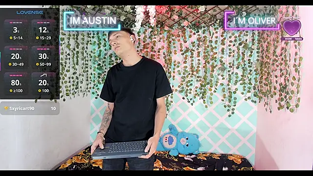 Snapshot of oliverhot2005 chatting on January 18, 12:58 am oliverhot2005 online show from January 18, 12:58 am