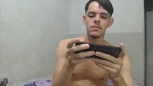 Snapshot of MicaelRian69 chatting on April 29, 9:21 pm MicaelRian69 online show from April 29, 9:21 pm