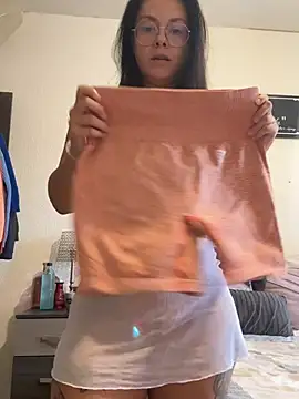Snapshot of Luccreccia_ chatting on July 16, 7:58 am Luccreccia online show from July 16, 7:58 am