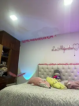 alee lenoxx online show from August 9, 3:55 am