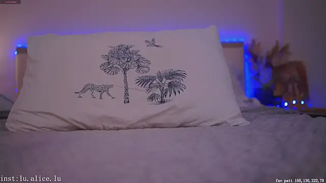 alicelu  online show from May 8, 5:35 am