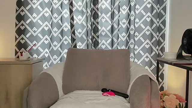 alyjonesoficiall online show from April 2, 4:04 pm