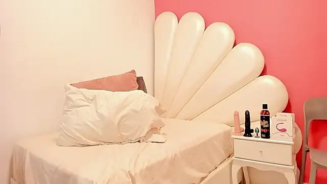 Vicky Freedom online show from February 19, 2:55 pm