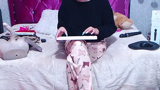 AyshaScott online show from April 11, 2:32 pm