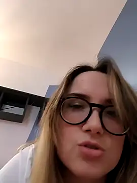 ladybibi00 online show from December 8, 8:15 pm