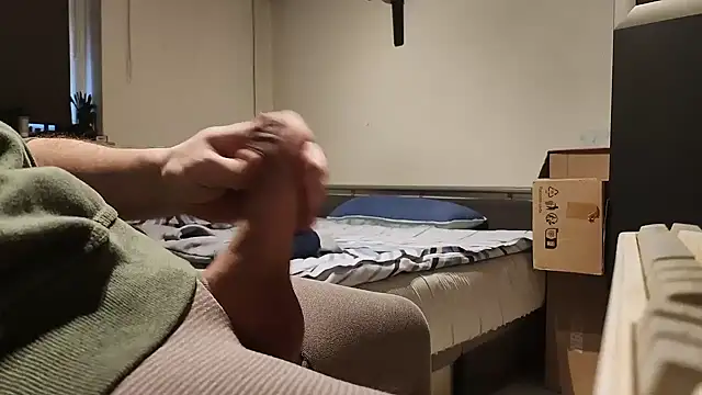 Snapshot of Alphapimmelchen chatting on November 19, 2:28 pm Alphapimmelchen online show from November 19, 2:28 pm