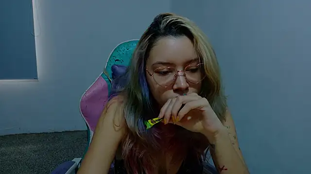 WandaDoll online show from April 7, 12:05 pm