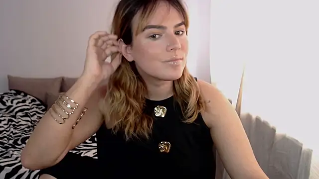 Snapshot of ChloeJewel1 chatting on March 23, 10:30 am ChloeJewel1 online show from March 23, 10:30 am