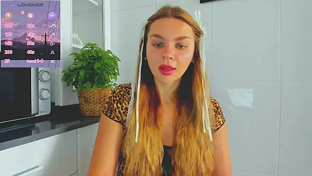 Molly sweetie online show from June 26, 6:40 am