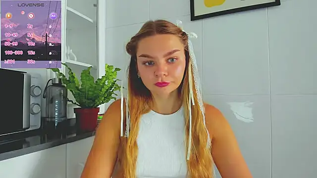 Molly sweetie online show from July 4, 6:30 am
