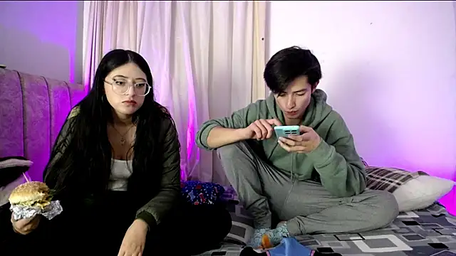 Snapshot of Pinkandyellowpokemon chatting on December 19, 4:30 am Pinkandyellowpokemon online show from December 19, 4:30 am