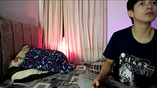 Snapshot of Pinkandyellowpokemon chatting on January 7, 5:10 am Pinkandyellowpokemon online show from January 7, 5:10 am