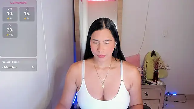 Snapshot of hellensexy chatting on May 22, 9:42 pm hellensexy online show from May 22, 9:42 pm