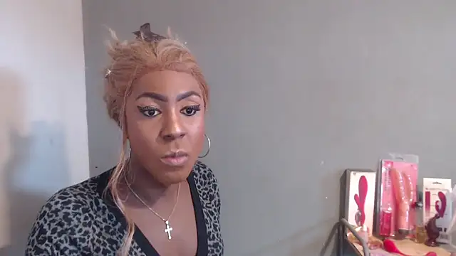 Snapshot of Amazing12inch chatting on February 8, 1:03 pm Amazing12inch online show from February 8, 1:03 pm