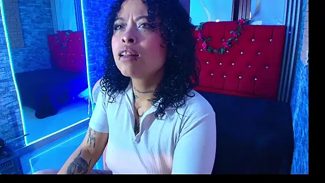 miahernadez303av online show from November 18, 3:23 am