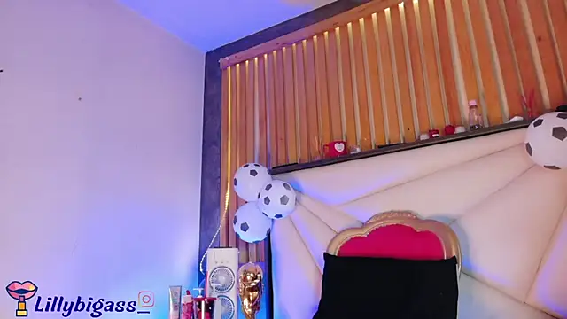 LilyyBigAss online show from June 26, 11:47 am