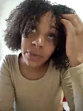 Snapshot of Julia_Pretinha chatting on May 5, 1:08 pm Julia Pretinha online show from May 5, 1:08 pm