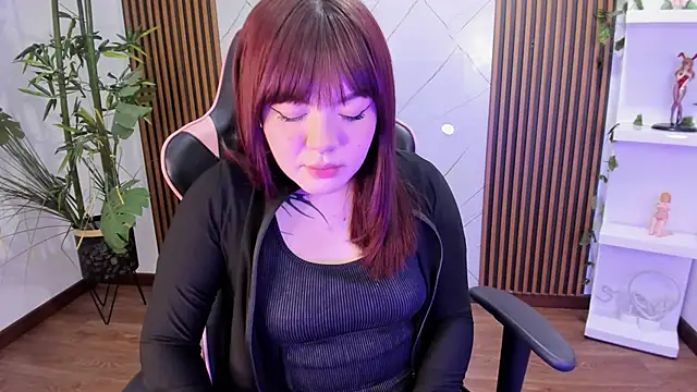 Snapshot of Fluffy_Bubble21 chatting on February 12, 4:12 am Fluffy Bubble21 online show from February 12, 4:12 am