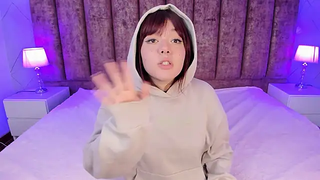 Snapshot of Fluffy_Bubble21 chatting on March 3, 10:28 am Fluffy Bubble21 online show from March 3, 10:28 am