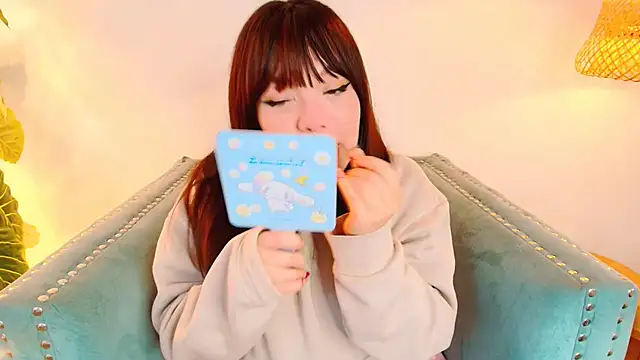 Snapshot of Fluffy_Bubble21 chatting on March 13, 10:36 am Fluffy Bubble21 online show from March 13, 10:36 am