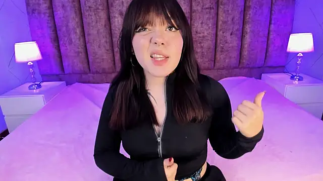 Snapshot of Fluffy_Bubble21 chatting on March 20, 10:21 am Fluffy Bubble21 online show from March 20, 10:21 am