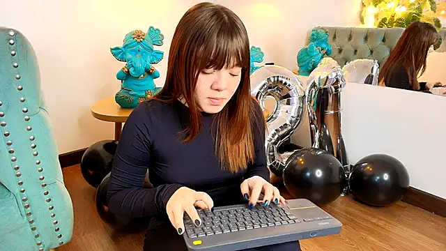 Snapshot of Fluffy_Bubble21 chatting on September 21, 3:52 am Fluffy Bubble21 online show from September 21, 3:52 am