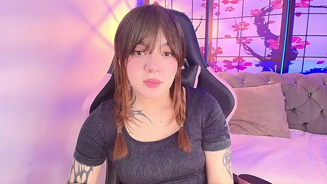 Snapshot of Fluffy_Bubble21 chatting on December 21, 4:30 am Fluffy Bubble21 online show from December 21, 4:30 am