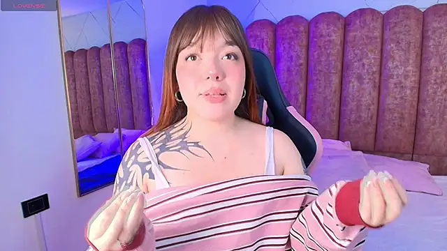 Snapshot of Fluffy_Bubble21 chatting on February 28, 4:24 am Fluffy Bubble21 online show from February 28, 4:24 am